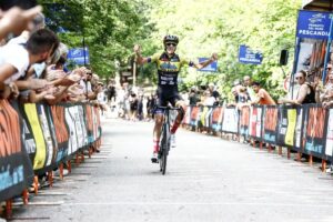 Overall, Cavallo firma la prima vittoria