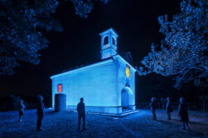 “Concerto blu” con Valla e Scurati alla chiesetta di Montei