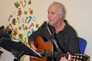 un viaggio alle origini del mito dei Beatles e dei Rolling Stones