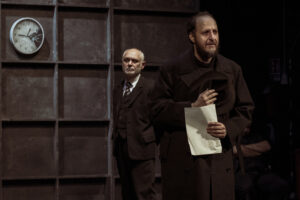A Novi c’è “L’arte della commedia”, un atto d’amore per il teatro