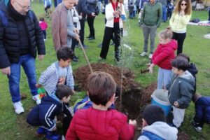 Serravalle: spettacolo e nuove piante per il Giorno degli alberi