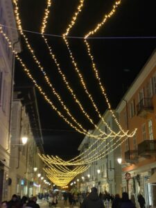 Luminarie spente per lutto