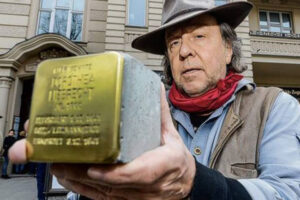 Gunter Demnig, a Serravalle l’artista delle “Pietre d’Inciampo”