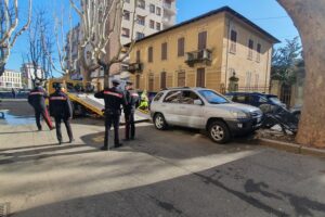 Novi: insegue e investe una donna in Passeggiata, poi la picchia
