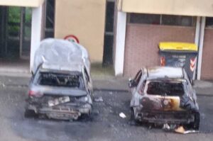 Novi, incendio in viale Cichero: due auto distrutte dalle fiamme