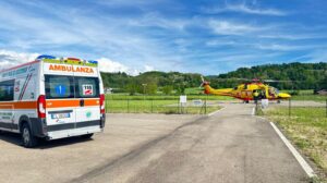 Grave infortunio a Vignole: uomo schiacciato da una balla di fieno