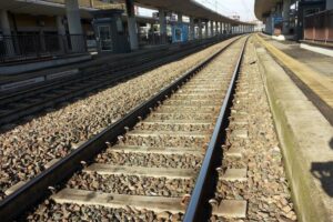 Frana sulla linea ferroviaria, difficili i collegamenti con Torino