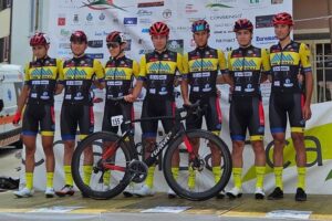 Tour de France, l’omaggio di Pasturana: Perini e la maglia gialla