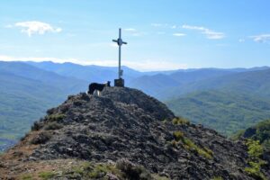 Cai e Ana, alla Croce degli Alpini il ricordo di chi è andato avanti