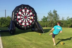 Festa dello sport, ad Arquata CalcioBalilla umano e Football Darts