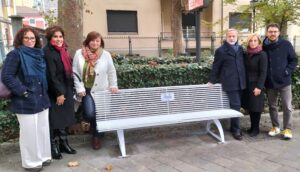 Panchina amica dell’allattamento, ora è presente anche a Novi