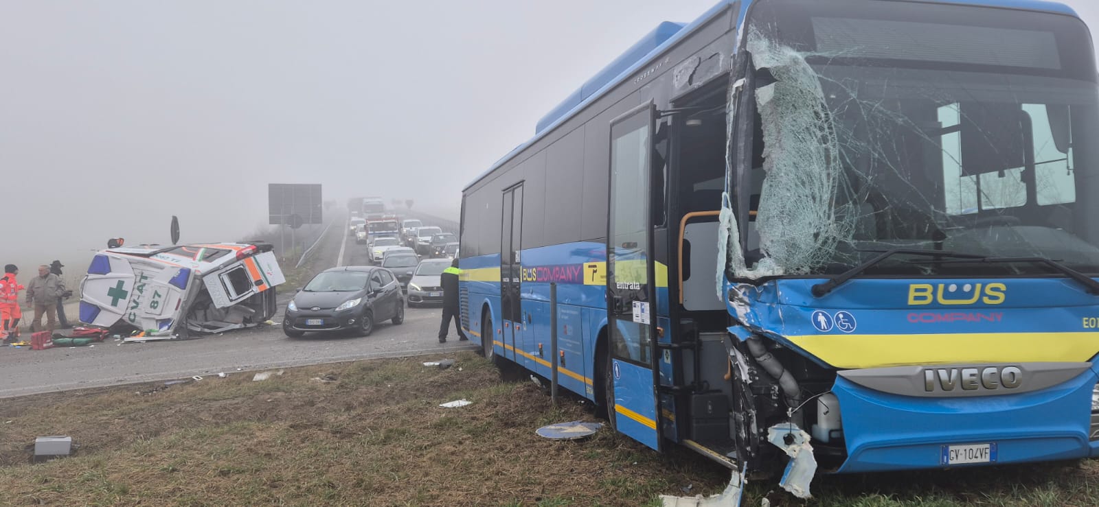 Serravalle, camion si ribalta: morto l’autista, chiusa la A7