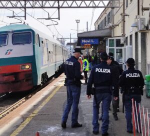 Novi Ligure, controllato in stazione: aveva un ordine di cattura