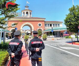 Serravalle Scrivia, sorpreso con smartphone rubati: denunciato per ricettazione
