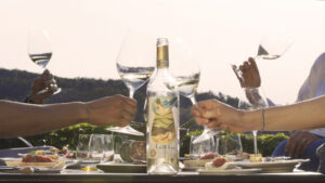 Aperitivo al tramonto con il Gavi Docg in nome della solidarietà