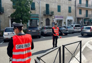 Novi Ligure, tenta il furto dal benzinaio dopo la firma dai Carabinieri