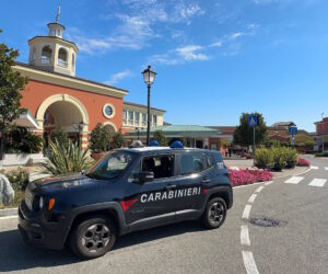 Rissa al villaggio commerciale di Serravalle: sei persone coinvolte