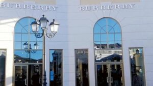 Burberry Outlet di Serravalle: il 70% dei lavoratori incrocia le braccia