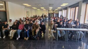 Alessandria: curiosità e commozione nell’incontro tra gli studenti e il tenente colonnello Gianfranco Paglia