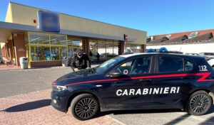 Novi Ligure, il rapinatore del supermercato si costituisce