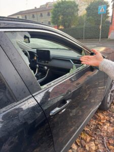 Novi: ancora raid vandalici nei parcheggi. Novesi imbufaliti