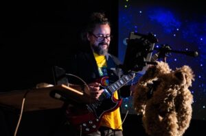 Amazing Planet Yu al Teatro della Juta con Novich